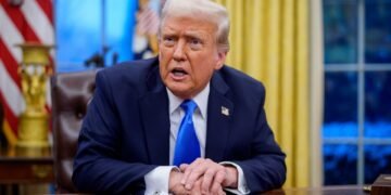 Trump declara el estado de emergencia tras las inundaciones que dejan al menos 70 muertos, entre ellos numerosos niños