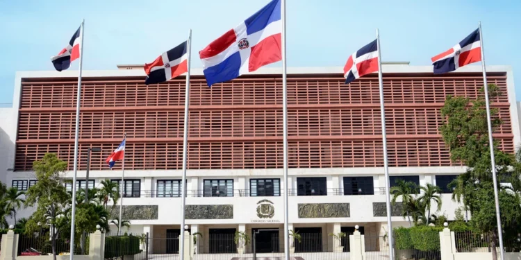 Poder Ejecutivo recibe Código Penal y otras leyes aprobadas en tiempo récord