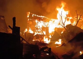 Incendio destruye siete viviendas en Constanza