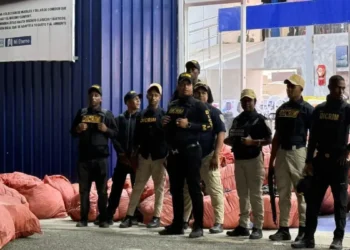 ‘Noguera Hermanos» y autoridades decomisan más de 61 mil artículos falsificados de Totto en RD