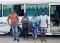 Detienen chofer de minibús transportaba a indocumentados y le ocupan pasaportes haitianos y otros documentos en SJM