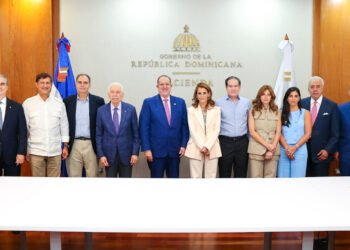 Ministro Magín Díaz se reúne con líderes empresariales para fortalecer la confianza y el crecimiento económico