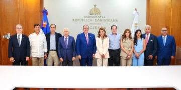 Ministro Magín Díaz se reúne con líderes empresariales para fortalecer la confianza y el crecimiento económico