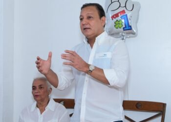 Abel Martínez continúa encuentros con dominicanos líderes en el exterior