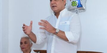 Abel Martínez continúa encuentros con dominicanos líderes en el exterior