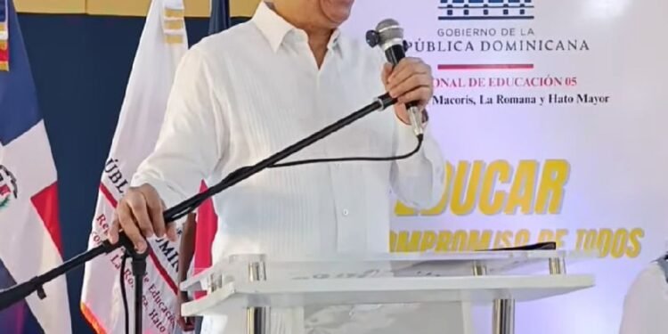 Nelson Arroyo Lidera la Apertura del Año Escolar 2025-2026 en San Pedro de Macorís