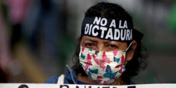 Bukele niega «fin de la democracia» en El Salvador tras reforma para reelección indefinida