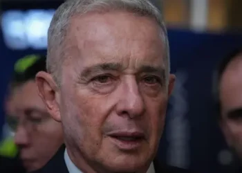 Condenan a 12 años de prisión al expresidente colombiano Álvaro Uribe