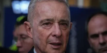 Condenan a 12 años de prisión al expresidente colombiano Álvaro Uribe