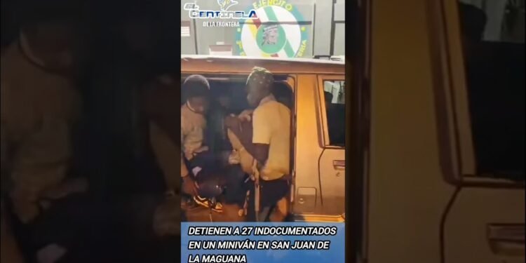 Detienen a 27 indocumentados en un miniván en San Juan de la Maguana