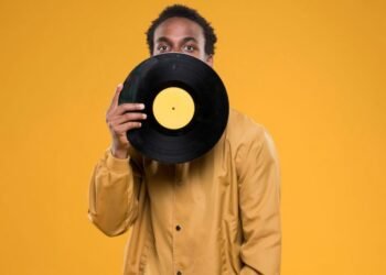 Discos, café y amigos: una experiencia sensorial única  en el Día Mundial del Vinilo