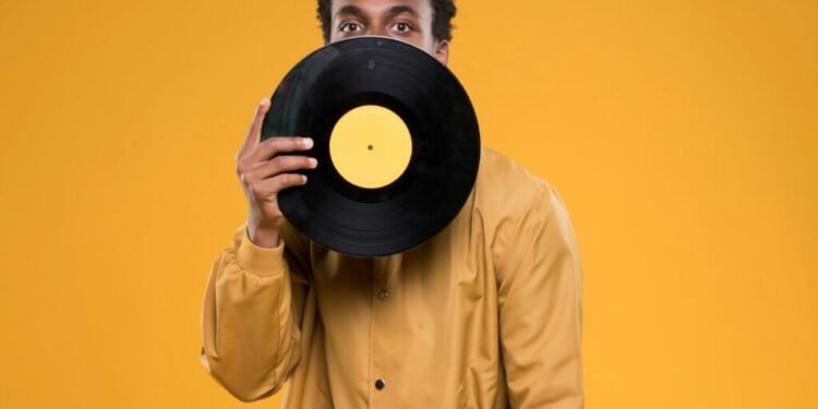 Discos, café y amigos: una experiencia sensorial única  en el Día Mundial del Vinilo