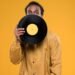 Discos, café y amigos: una experiencia sensorial única  en el Día Mundial del Vinilo