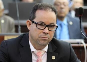 Diputado admite aprobación del Código Penal fue una decisión de cansancio y compromiso con el país