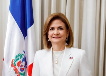 Raquel Peña inaugura moderno liceo en Tenares a horas de iniciar el año escolar