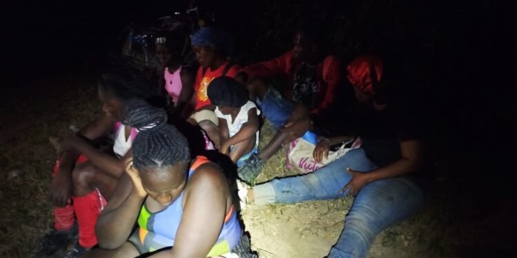 Ejército captura a 42 haitianos indocumentados en intento de evasión en Montecristi
