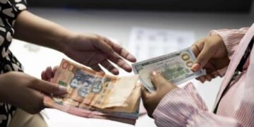 El dólar vuelve a superar los 63 pesos por segunda vez este año