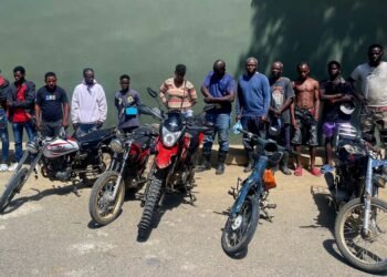 ¡El pan nuestro de cada día!: Ejército detiene a 21 haitianos indocumentados en Montecristi