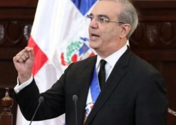 El presidente de la República, Luis Abinader, emitió el decreto 291-25 mediante el cual se designan varios nuevos funcionarios en consulados dominicanos en Estados Unidos y Europa