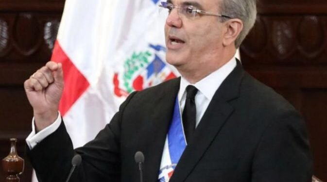 El presidente de la República, Luis Abinader, emitió el decreto 291-25 mediante el cual se designan varios nuevos funcionarios en consulados dominicanos en Estados Unidos y Europa