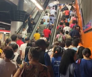 Fuerte aglomeración en el transfer del Metro, se produjo por avería en la Línea 2, según la Opret