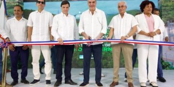 Gobierno conecta a Pedernales al Sistema Eléctrico Nacional