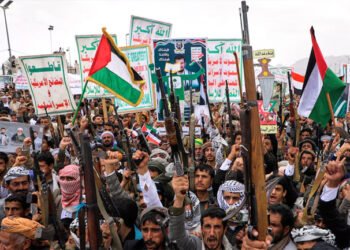 Los rebeldes hutíes reportaron que su primer ministro fue abatido en un ataque de Israel en la capital de Yemen