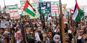 Los rebeldes hutíes reportaron que su primer ministro fue abatido en un ataque de Israel en la capital de Yemen