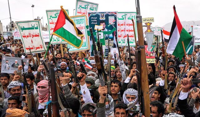 Los rebeldes hutíes reportaron que su primer ministro fue abatido en un ataque de Israel en la capital de Yemen