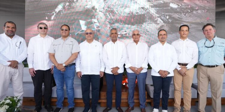 Ministro Joel Santos supervisa construcción Generadora San Felipe I