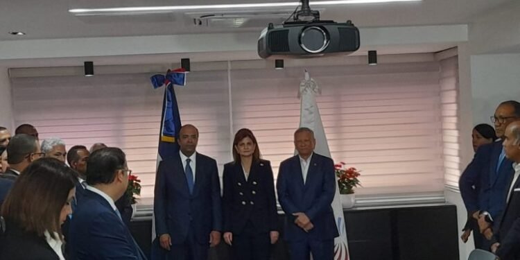 Raquel Peña juramenta a Leonardo Aguilera como presidente ejecutivo de Banreservas