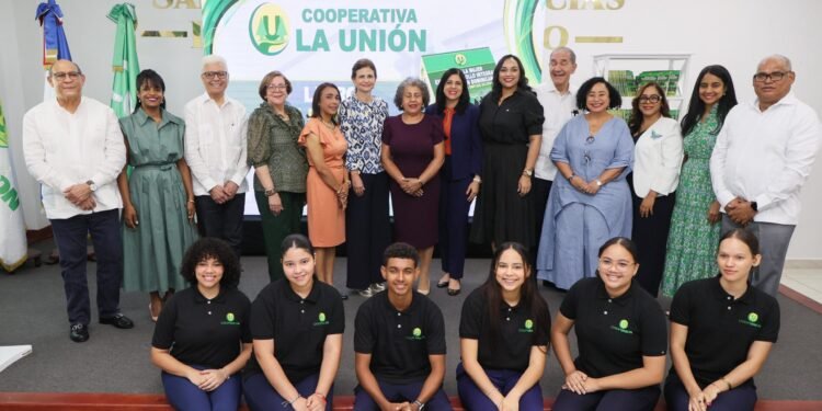 Raquel Peña resalta aportes de la mujer dominicana en lanzamiento de libro de la Cooperativa La Unión