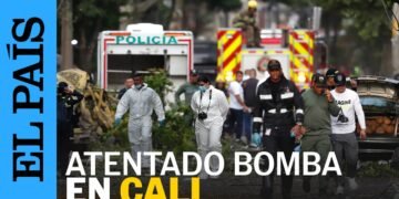 Reportan al menos seis muertos y 50 heridos tras un atentado cerca de una base aérea en Cali, Colombia