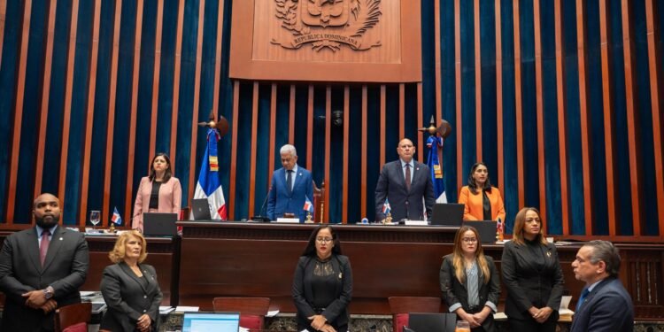 Senado aprueba proyecto que dispone instalación de fuentes de energía renovable en edificios