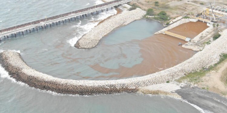 Unidad 1 de Punta Catalina salió de operación por obstrucción de sargazo