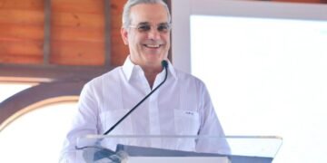 Presidente Abinader: «Hay muchos que están en política, yo estoy en trabajo»