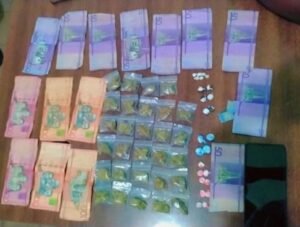 Detienen a hombre con drogas, efectivo y motocicleta durante operativo en San Cristóbal