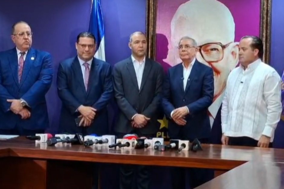 Funcionarios hablan con Danilo sobre impacto de crisis en la RD