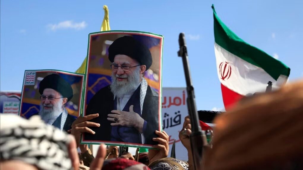 Irán desmiente cierre del estrecho de Ormuz por parte de EE.UU. y lanza advertencia militar