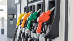 Gobierno reajusta combustibles y mantiene congelado el GLP