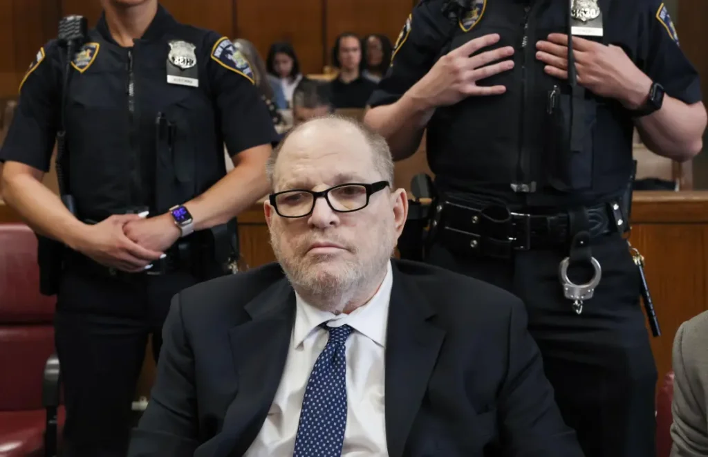 Juez declara nulo el juicio por acoso sexual a Harvey Weinstein