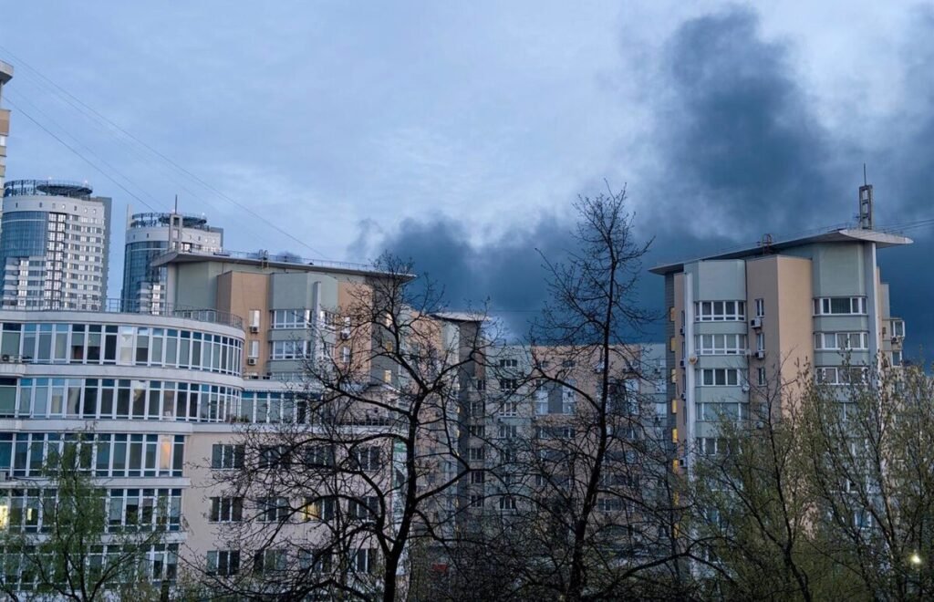 Cinco muertos y 40 heridos deja ataque Rusia a capital ucraniana