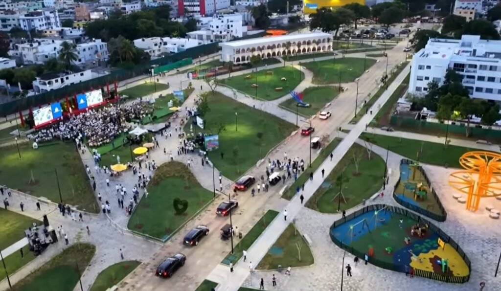 Presidente RD y Alcaldesa DN inauguran Paseo 30 de Mayo