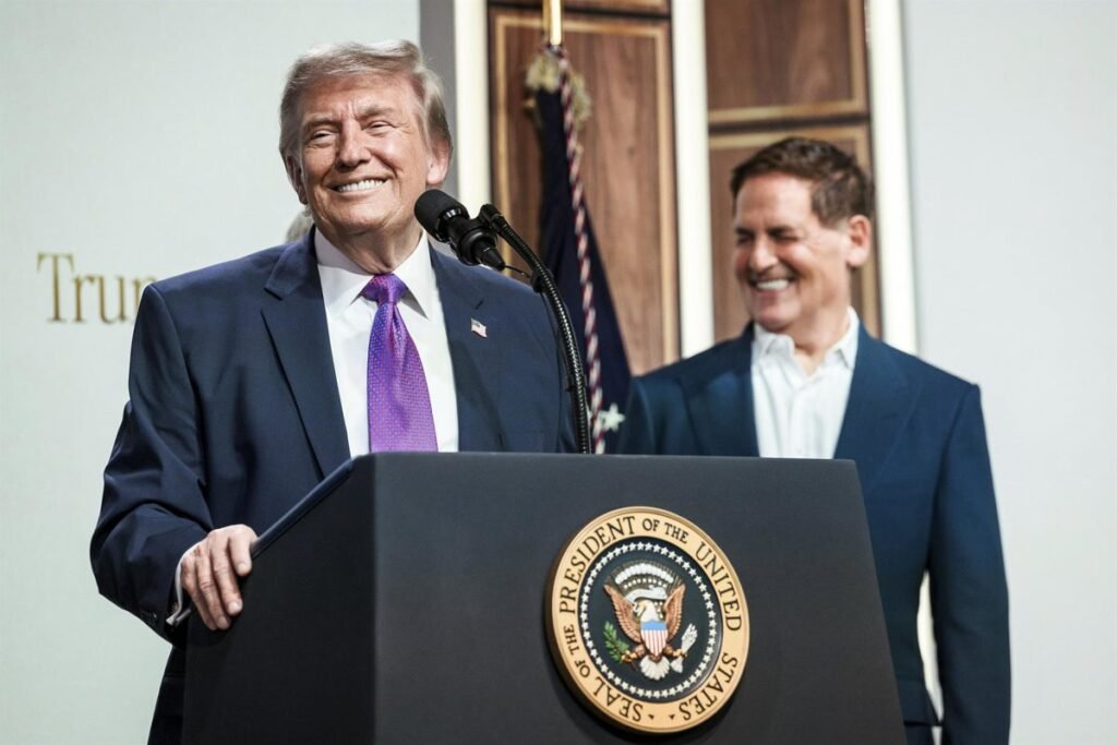 Trump subraya que EU «está funcionando estupendamente»