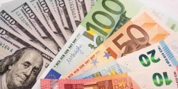 Dólar y euro subieron; eran vendidos a $58.72 y $68.74