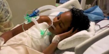 Padre de niño que necesita trasplante de corazón denuncia trabas para buscar ayuda médica