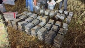 DNCD ocupa 237 paquetes de presunta cocaína tras persecución en la autopista Duarte