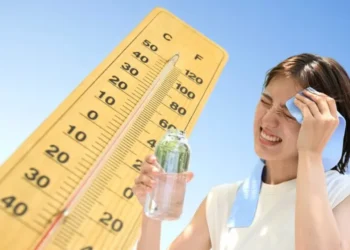 ¡A tomar mucho agua pa’ que no le de un soponcio! Seguirá el calor sofocante; prevén aguaceros dispersos en la tarde