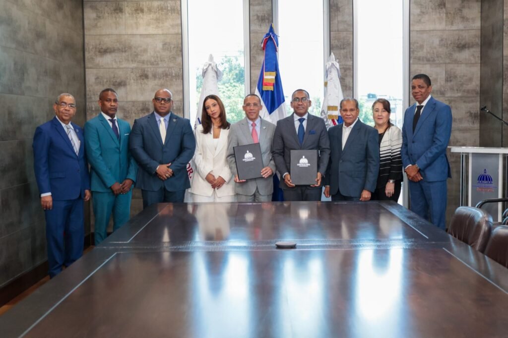 Directores DA y Contraloría inauguran unidad auditoría velará por transparencia en procesos