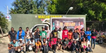 Ejército detiene a 29 haitianos indocumentados en un camión de carga tipo furgón tras persecución en Valverde